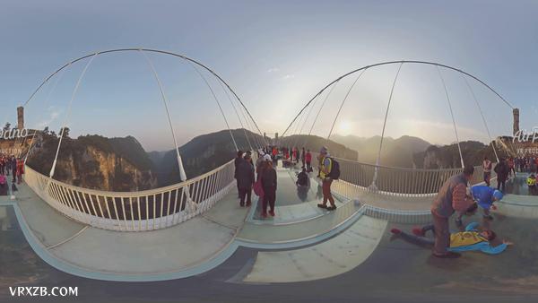 【360° VR】飞跃张家界峡谷玻璃桥