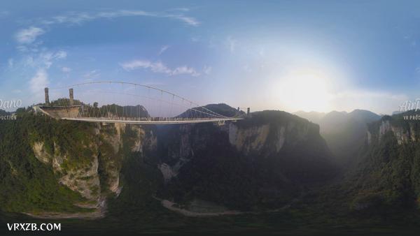 【360° VR】飞跃张家界峡谷玻璃桥