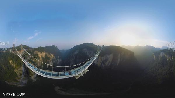 【360° VR】飞跃张家界峡谷玻璃桥