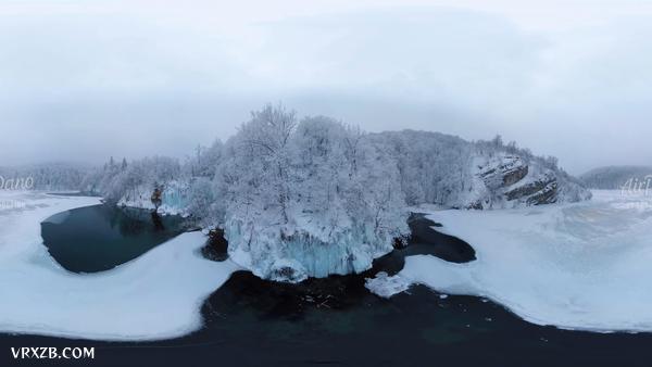 【360° VR】克罗地亚冬季的普利特维采湖。8K航拍视频