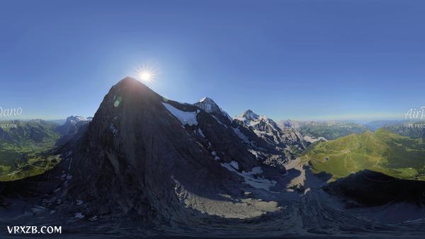 【360° VR】劳特布龙嫩。有瀑布和山峰的山谷。瑞士。 12K航拍360度视频