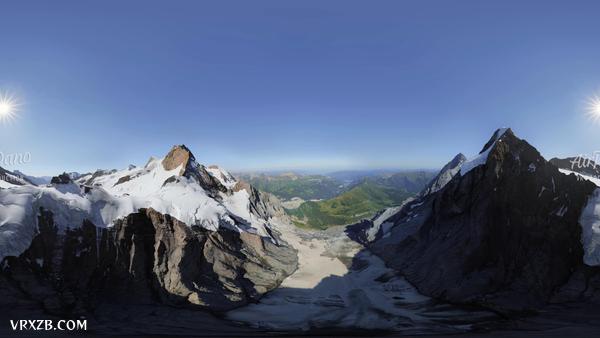 【360° VR】劳特布龙嫩。有瀑布和山峰的山谷。瑞士。 12K航拍360度视频